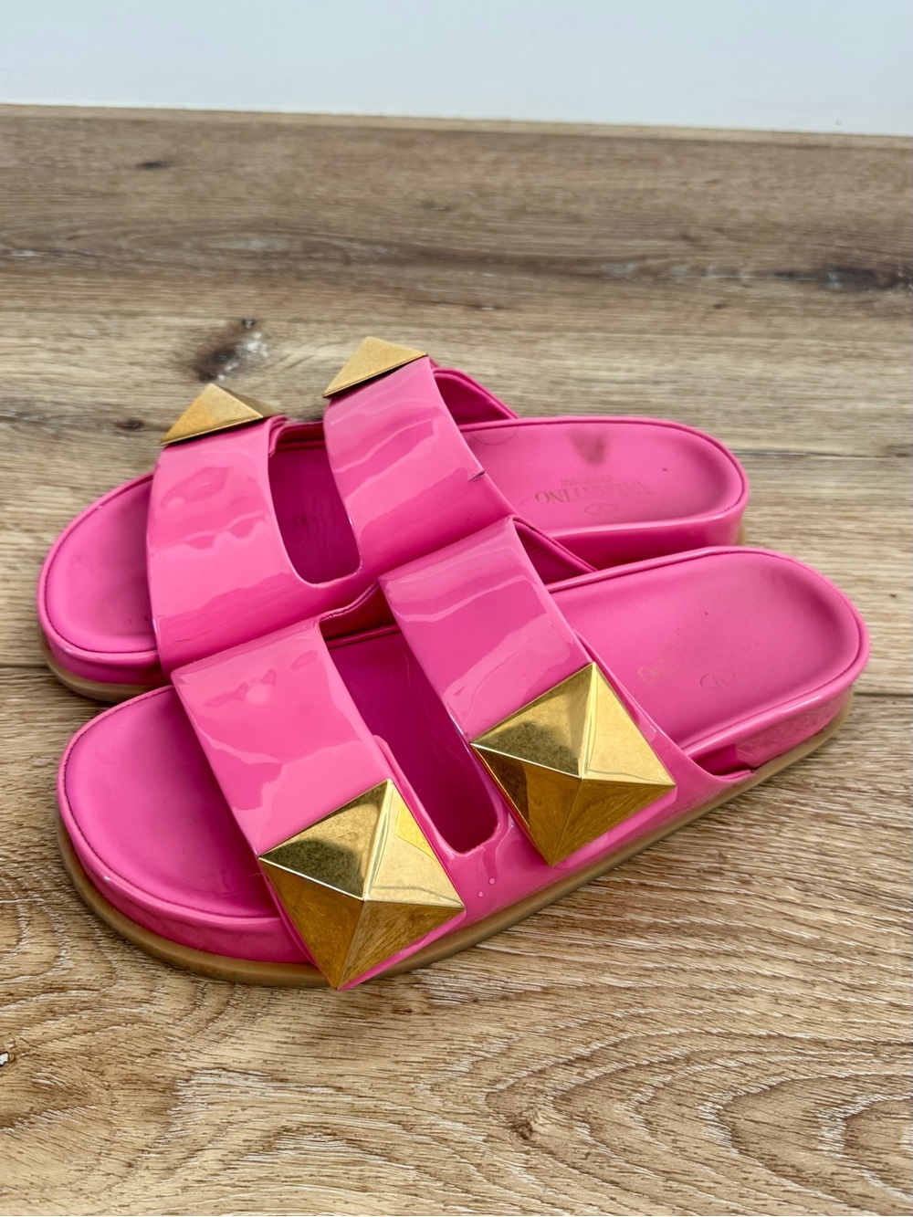Valentino Garavani Pink Roman Stud Slide Sandals - Picture 2 of 4